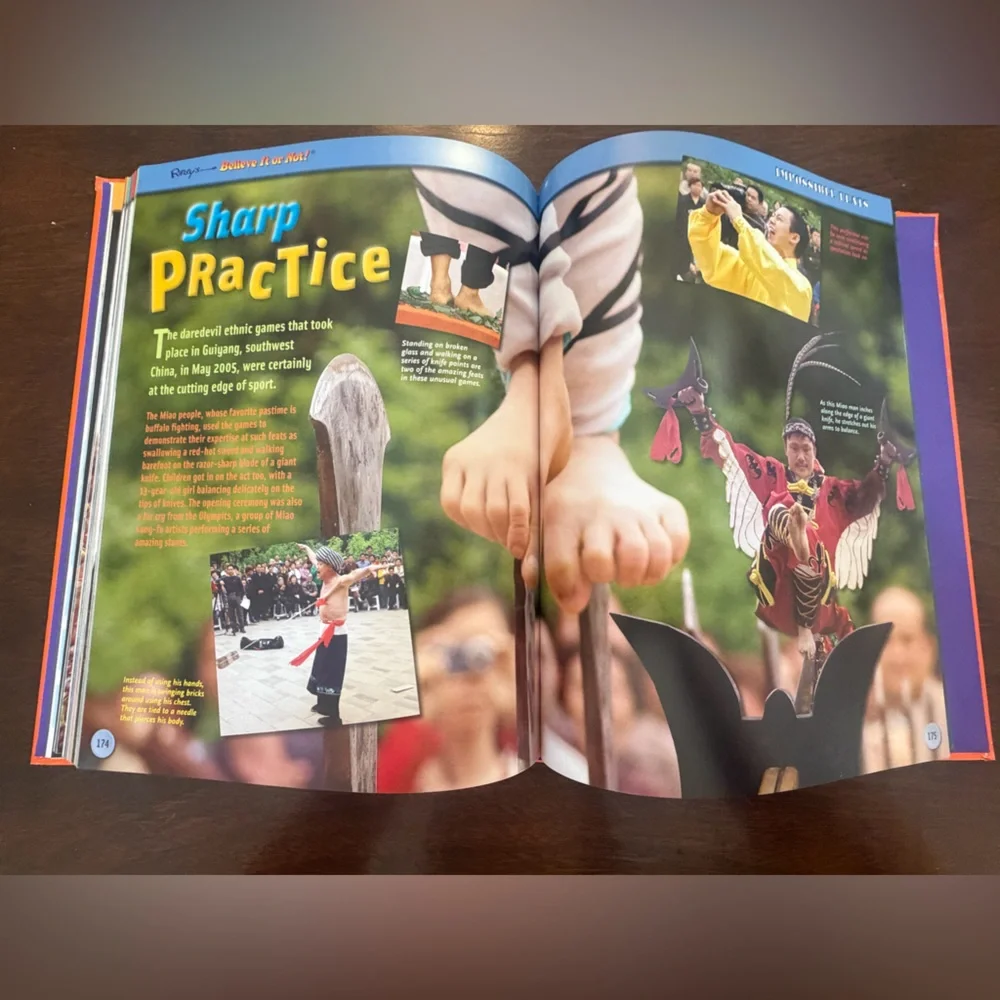 2006 Ripley's Believe It or Not! Expect the Unexpected Lenticular Hardcover Book